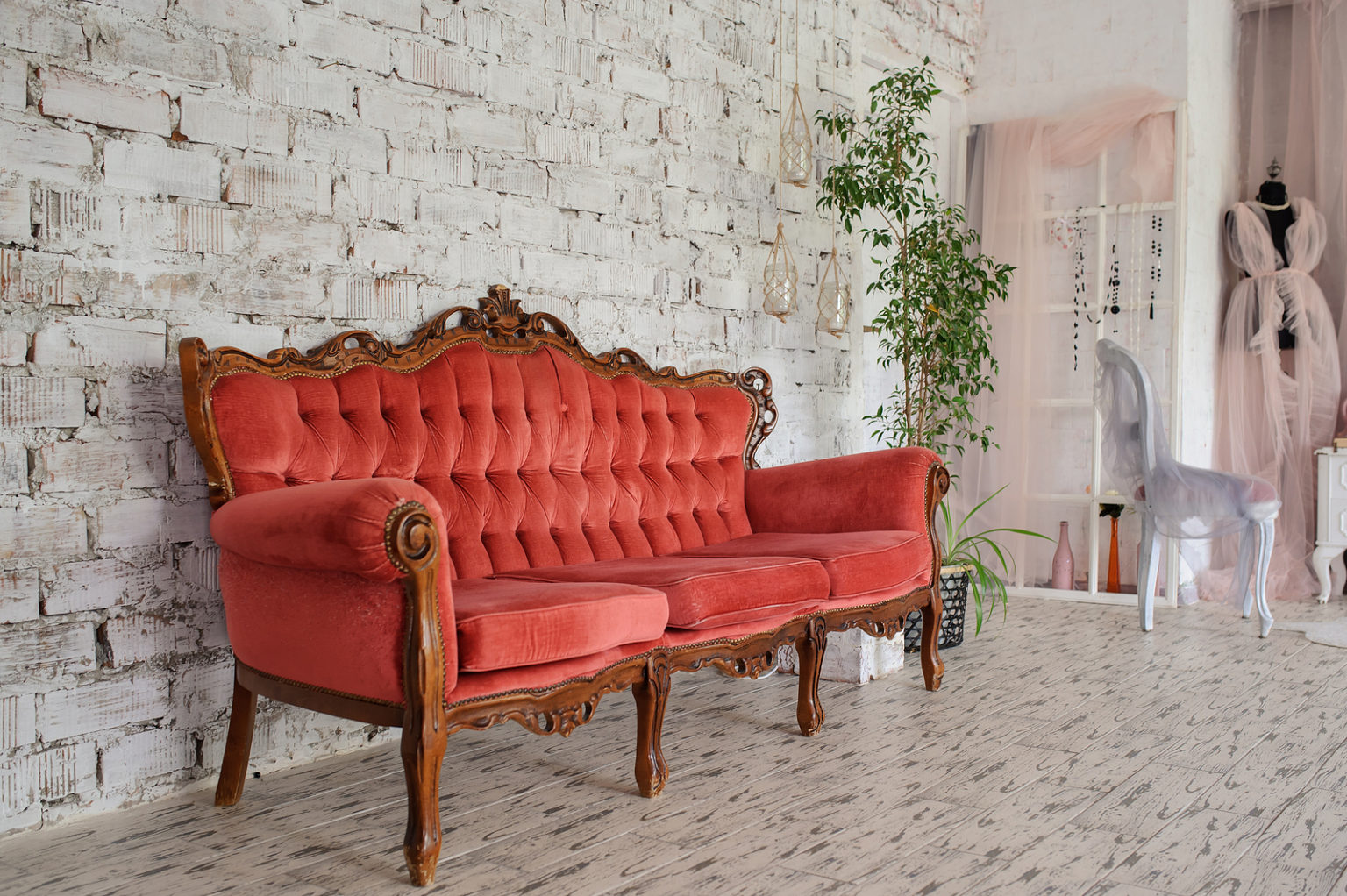 4 Crucial Do’s and Don’ts of Antique Furniture Shipping 300Magazine