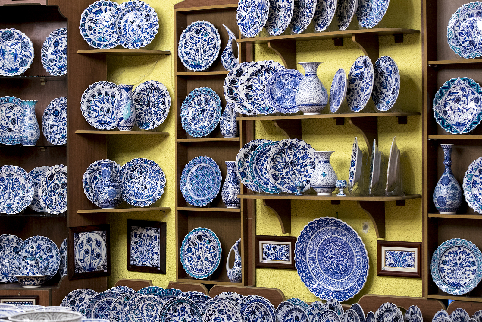 5 Helpful Tips on How to Collect Ceramics