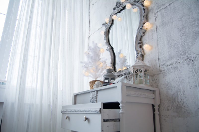 5 Reasons Why You Should Hire Mirror Hanging Experts 300Magazine