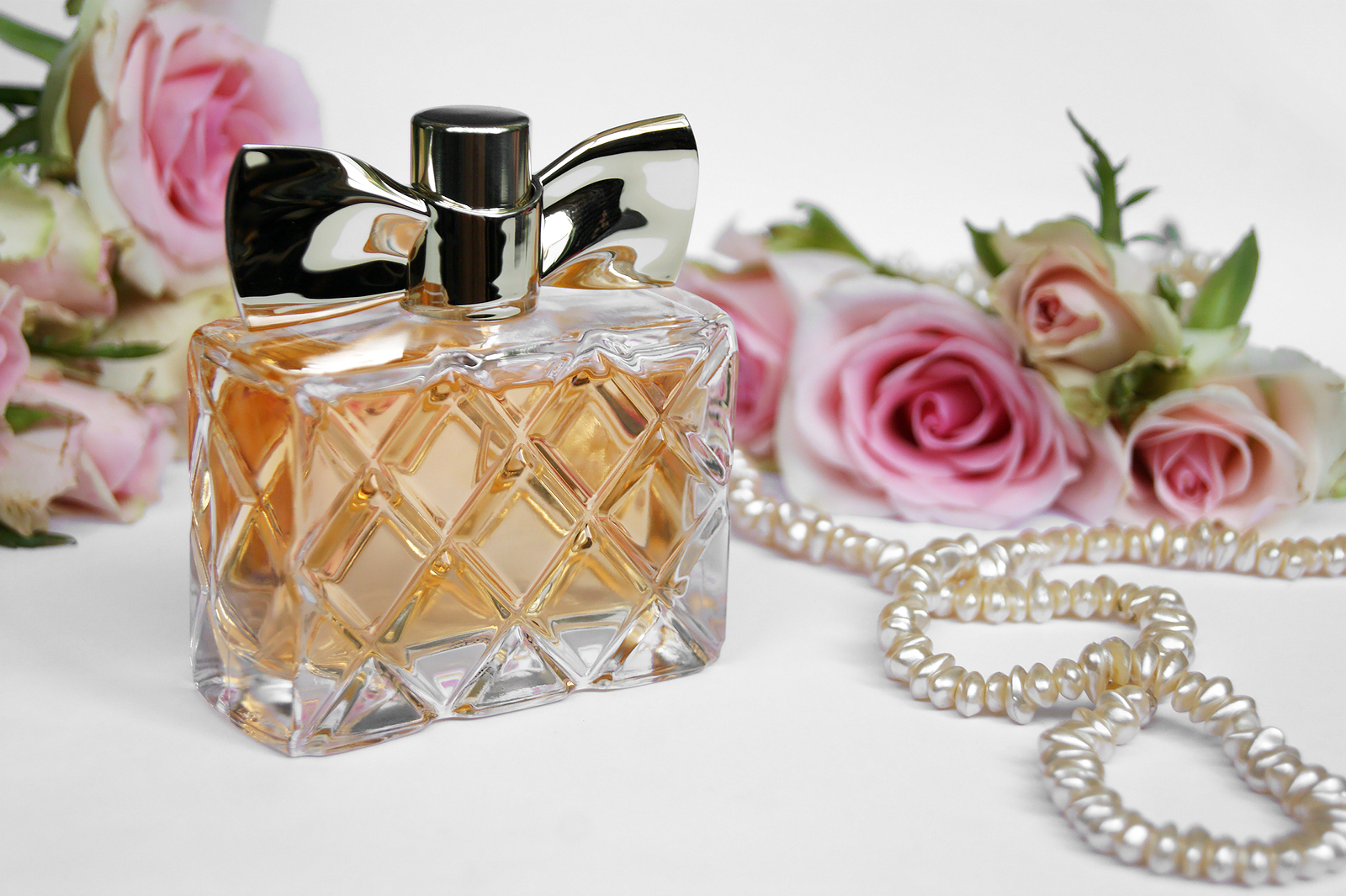 5 Real Benefits of Wearing Luxury Perfume