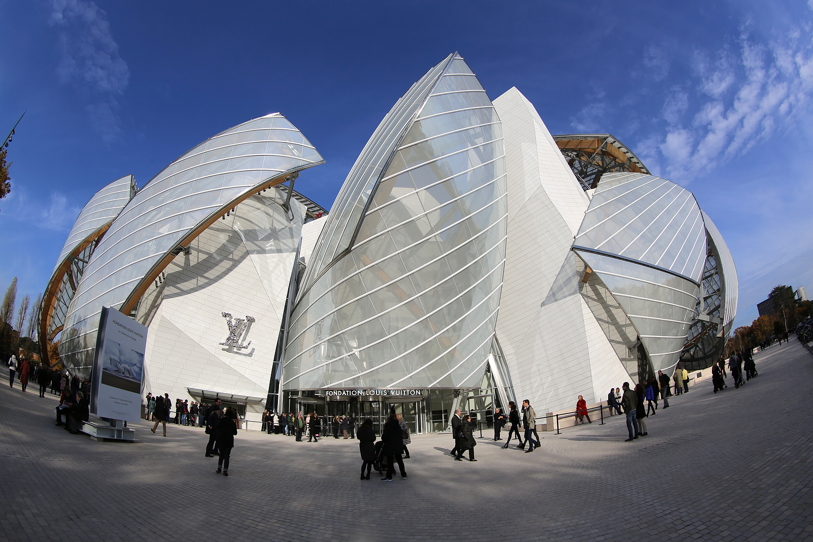 Louis Vuitton Foundation in numbers - Artsper Magazine