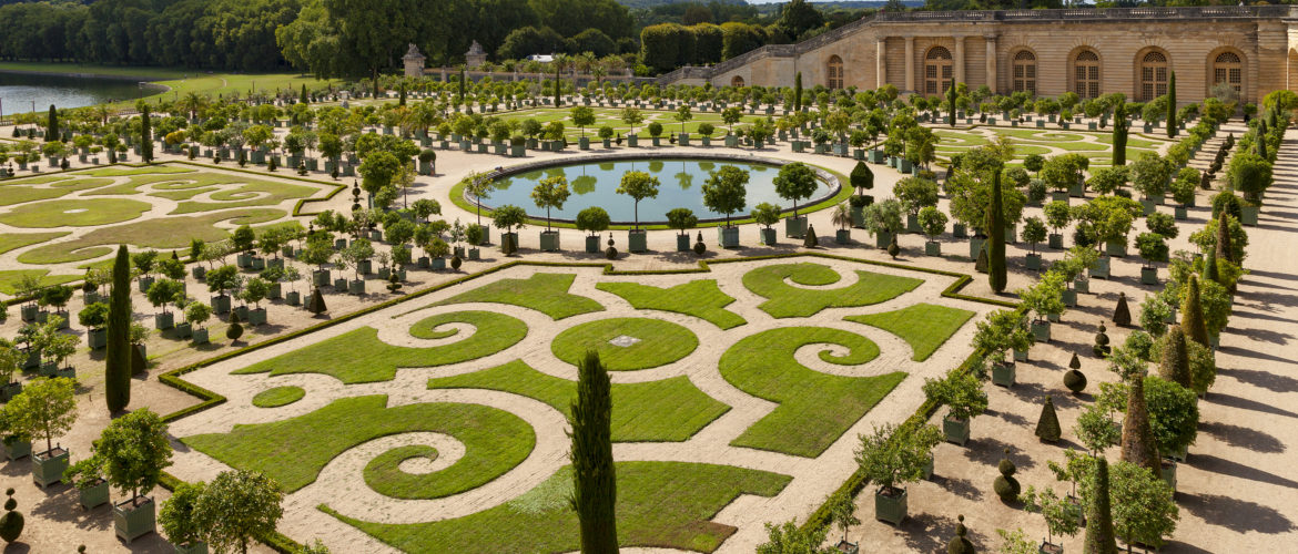 French vs English Garden: Logic and Spontaneity in Landscape Design