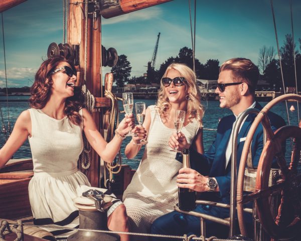 How to Ensure Smooth Sailing When Hosting an Elegant Soirée