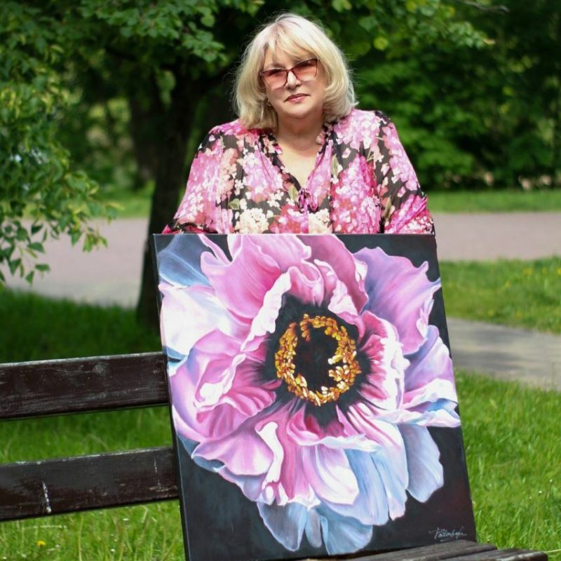 Meet Iryna Patalakha, a Ukrainian Artist Passionate About Flowers