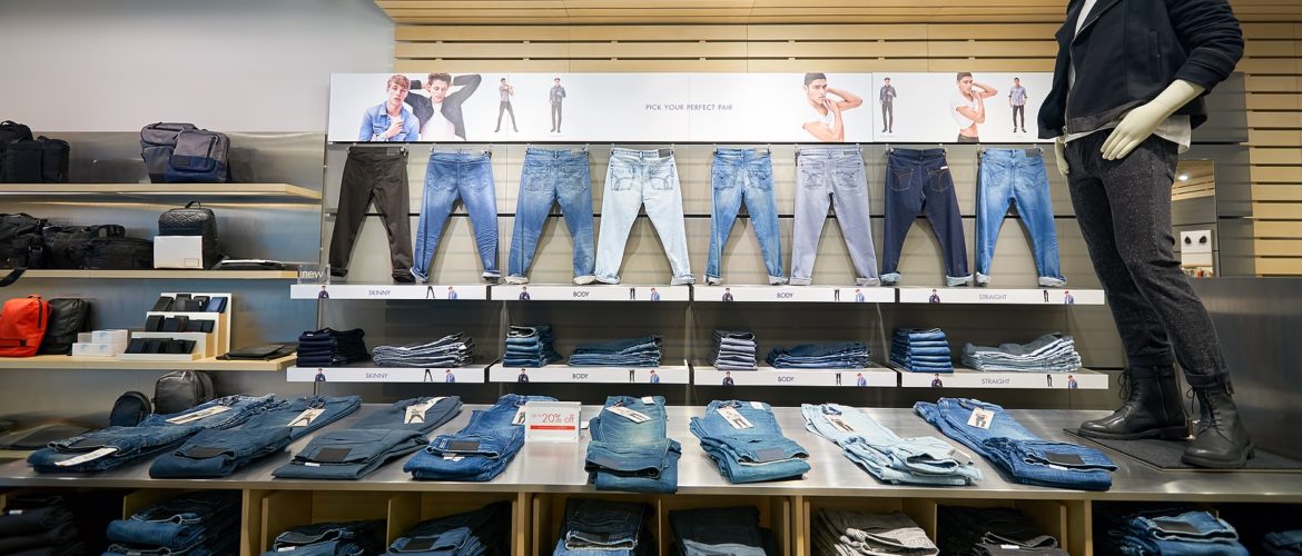 Straight Leg Jeans vs. Other Fits: The Classic Wardrobe Staple in Australia