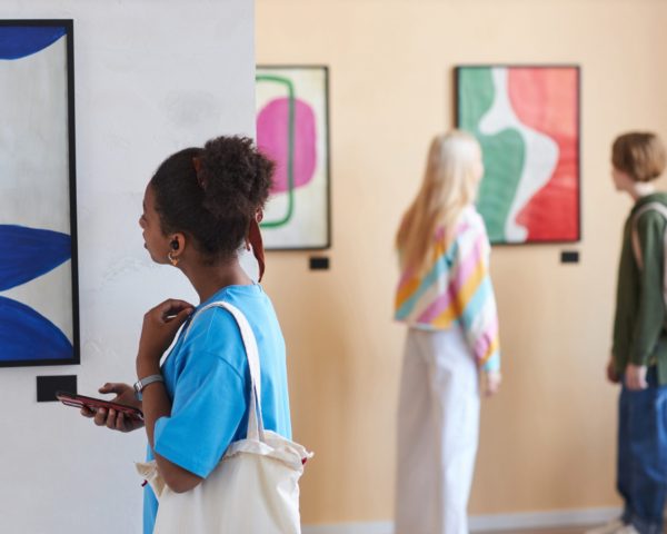 Crafting Perfect Art Gallery Wall Labels: Tips for Clarity and Impact
