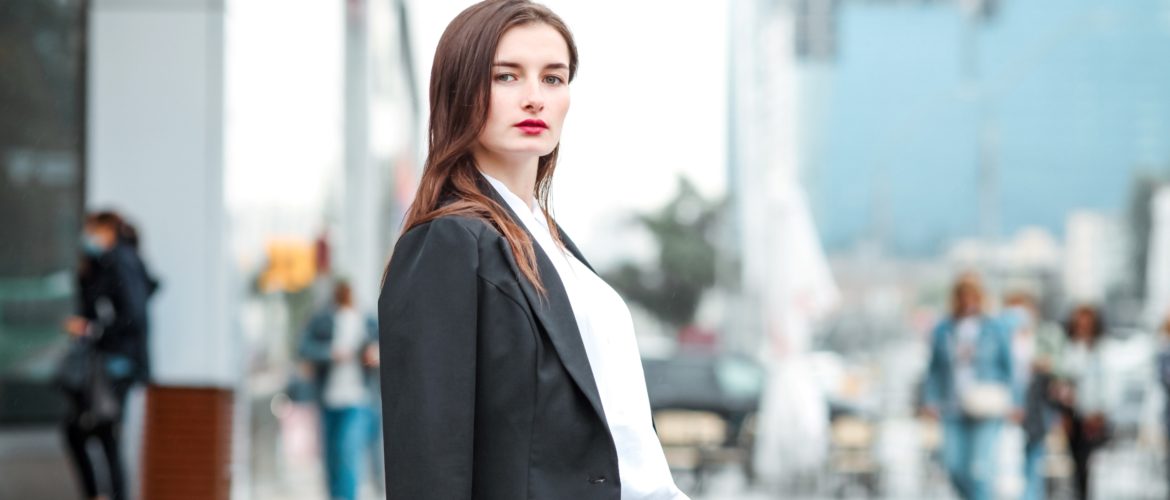 What Really Elevates an Outfit from Simple to Sophisticated?