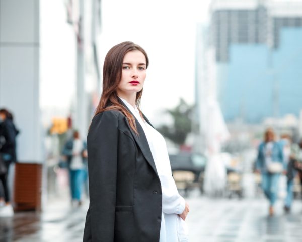 What Really Elevates an Outfit from Simple to Sophisticated?