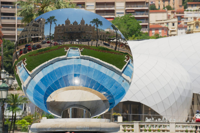 The Psychological Effect of Reflective Sculptures by Anish Kapoor