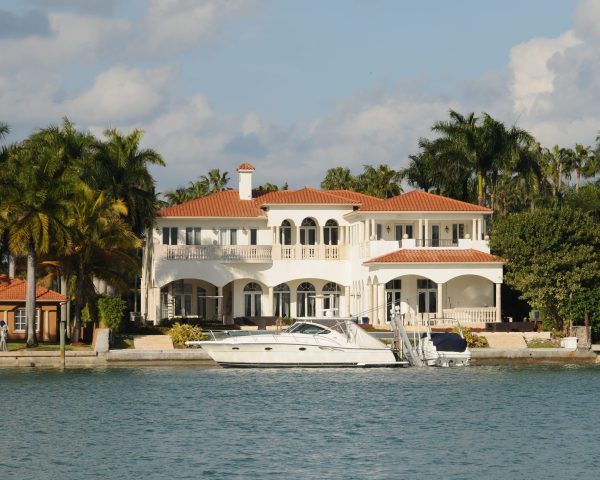 The Art of the Deal: Navigating Luxury Property Sales The Art of the Deal: Navigating Luxury Property Sales